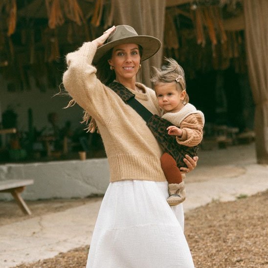echarpe de portage respecte physiologie bébé leopard