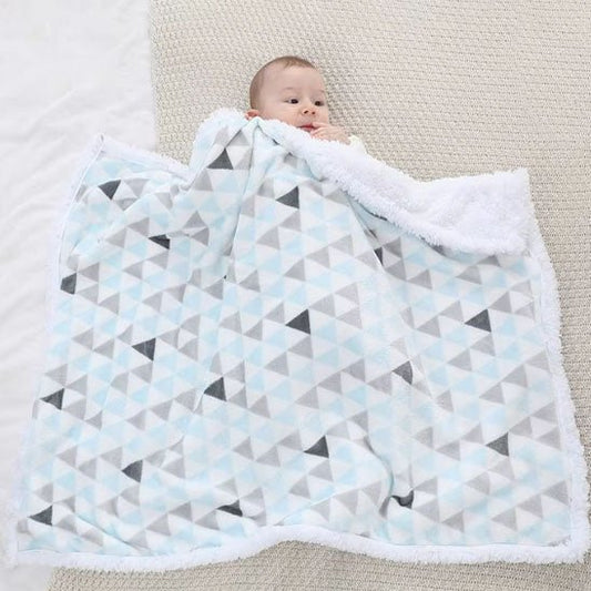 bebe avec couverture bebe polaire sur lui  plaidissimo