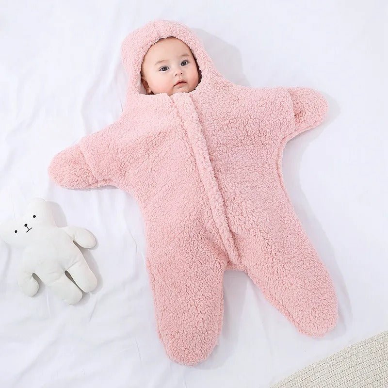 bébé couché dans nid dange bebe en sécurité rose étoile