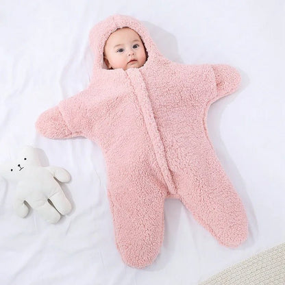 bébé couché dans nid dange bebe en sécurité rose étoile