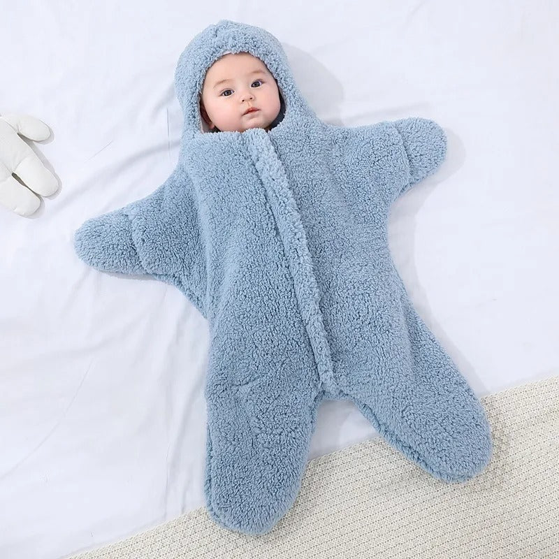 bébé couché dans nid dange bebe mignon bleu étoile