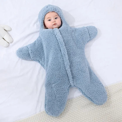 bébé couché dans nid dange bebe mignon bleu étoile