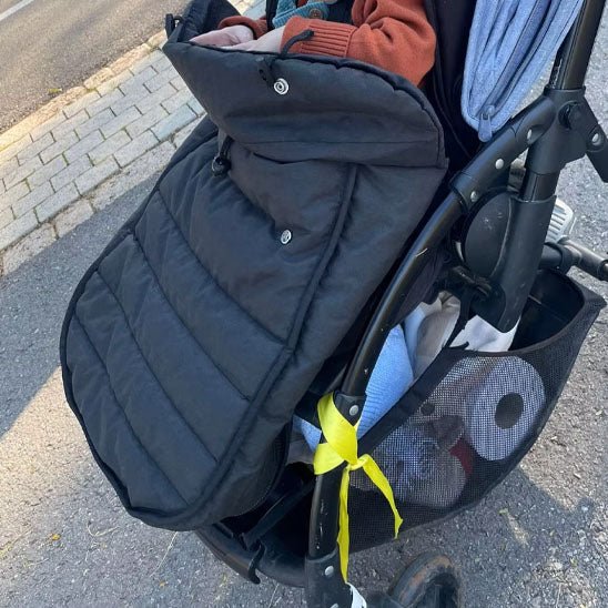 bébé dans chanceliere noire multifonction babyconfo