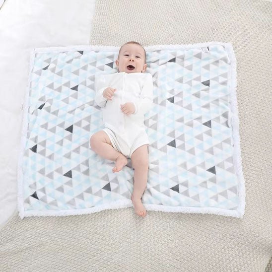 bebe poser sur couverture bebe polaire plaidissimo