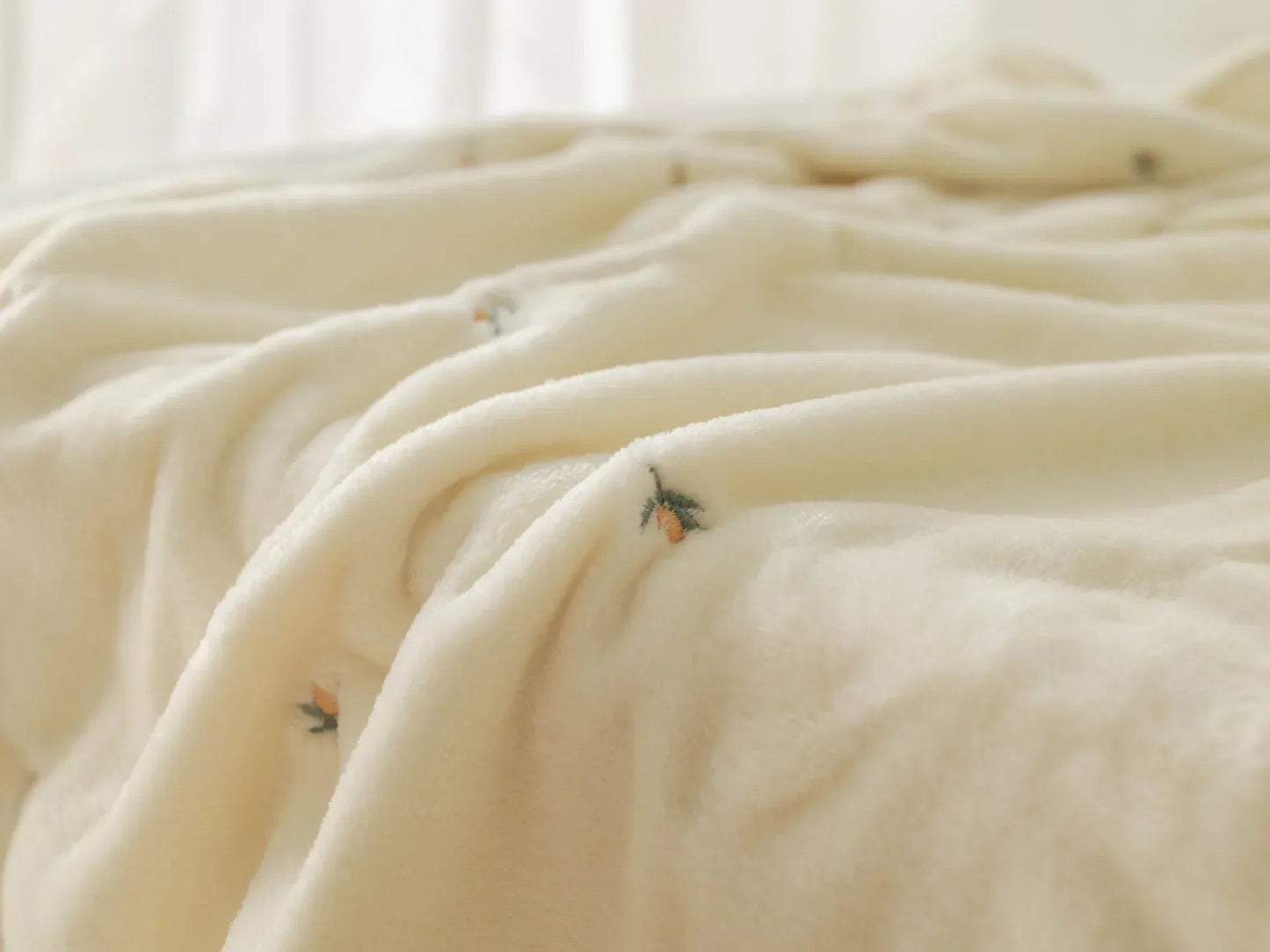 couverture bébé chaud avec motif olive zoomé floraison