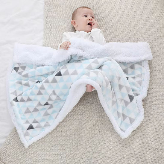 couverture bebe polaire doux sur bebe plaidissimo