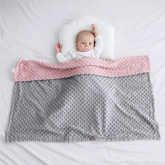 couverture bébé réversible rose sur bébé réversible
