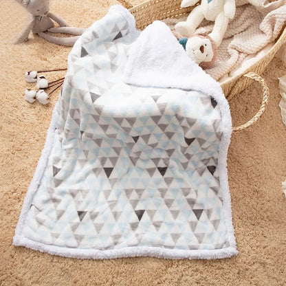 motif triangle poser dans panier couverture bebe polaire plaidissimo