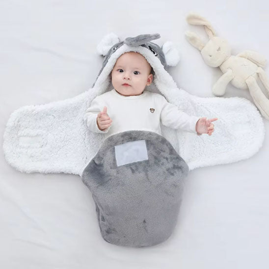 nid d ange bebe gris chaud avec nounours elephant