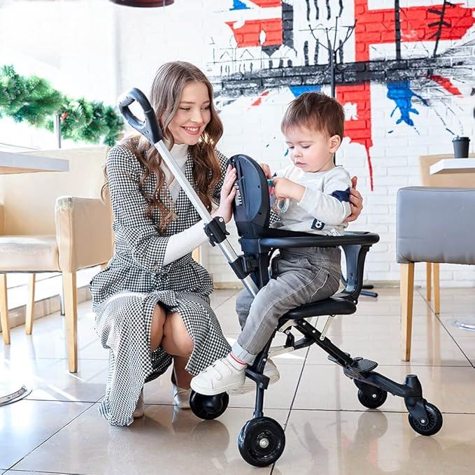 poussette travellite bébé assis confortablement face à maman coussin