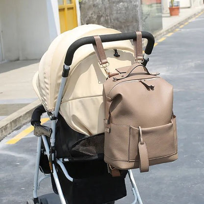 sac à dos à langer en cuir camel élégance naturelle